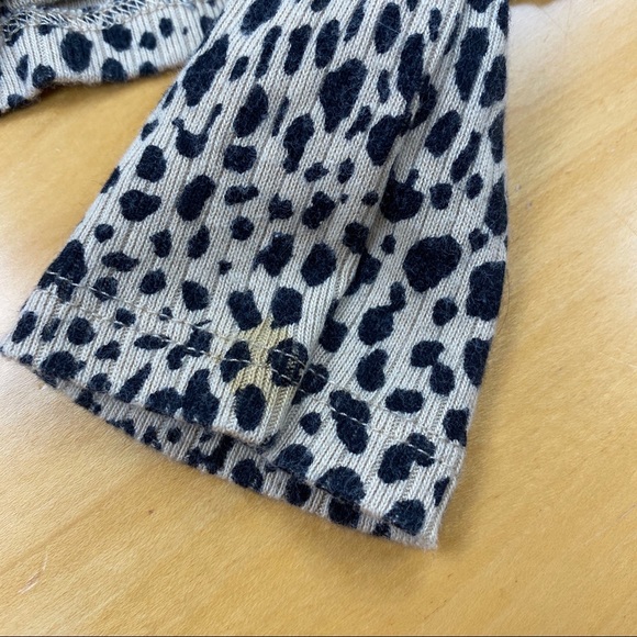 Brandy Melville Daniella CheetahLeopard Turtleneck - Picture 4 of 5